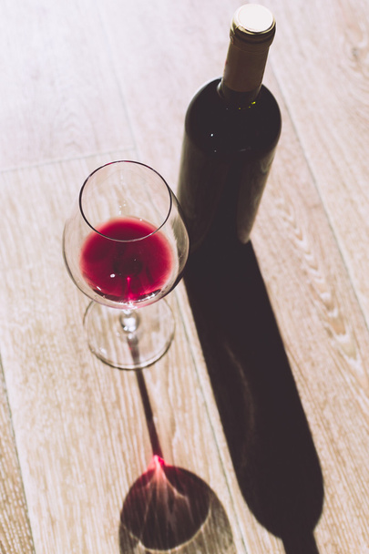 copa de vino y botella - Foto, Imagen