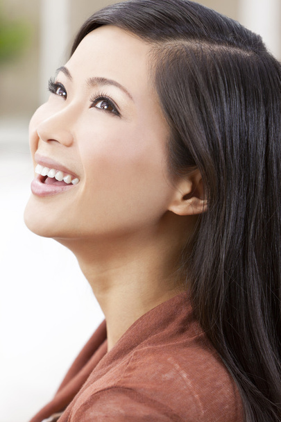 Beautiful Chinese Oriental Asian Woman Smiling - Foto, Imagen