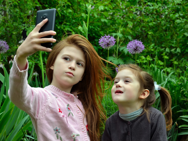 Girls with smartphone - Photo, Image
