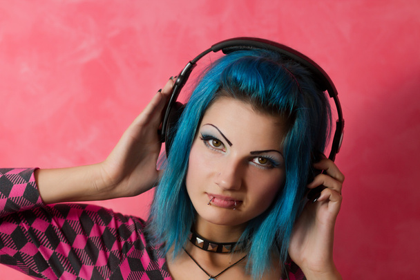 Fashionbale girl DJ with blue hair - Zdjęcie, obraz