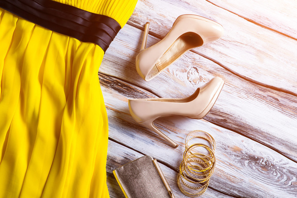 Beige heels and yellow dress. - Foto, Imagen