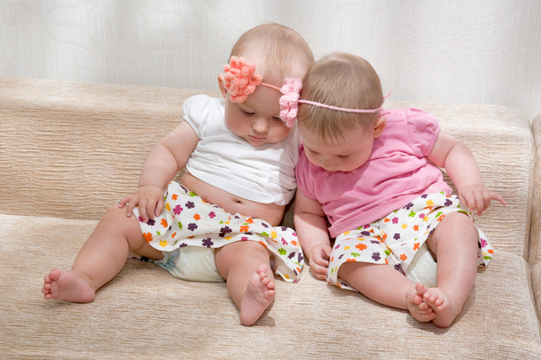 Twin baby dívky mluví - Fotografie, Obrázek