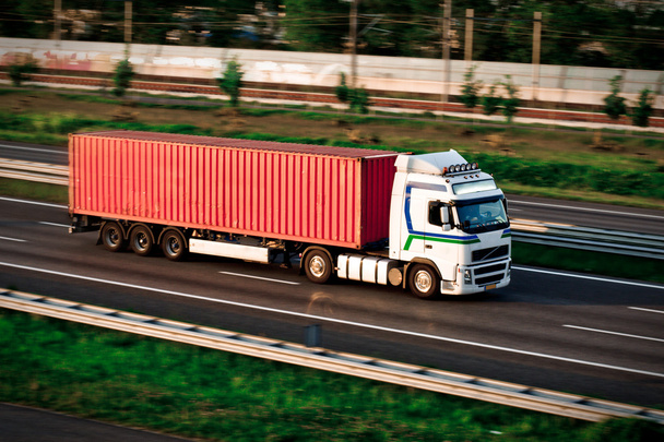 transport ciężarówki na autostradzie - Zdjęcie, obraz