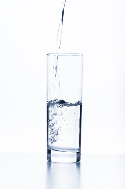 Water spatten uit glas  - Foto, afbeelding