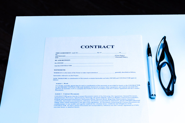 ballpoint pen, glasses and contract - Foto, imagen