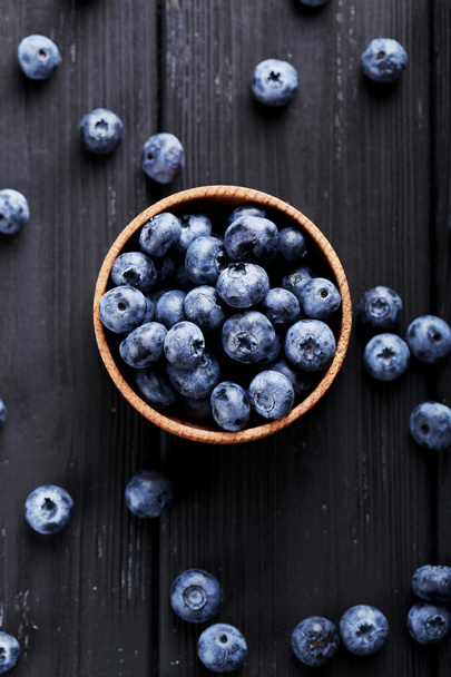 Tasty blueberries in bowl - Zdjęcie, obraz