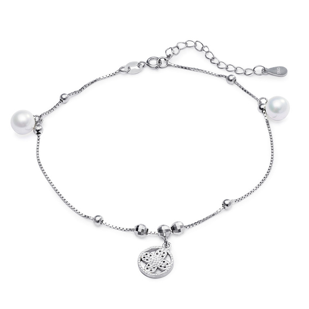 Елегантний срібний браслет з перлами на білому тлі
 - Фото, зображення
