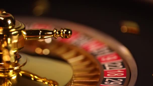 Roulette-Rad läuft in einem Casino  - Filmmaterial, Video