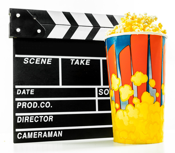 Filmklapbord en popcorn - Foto, afbeelding