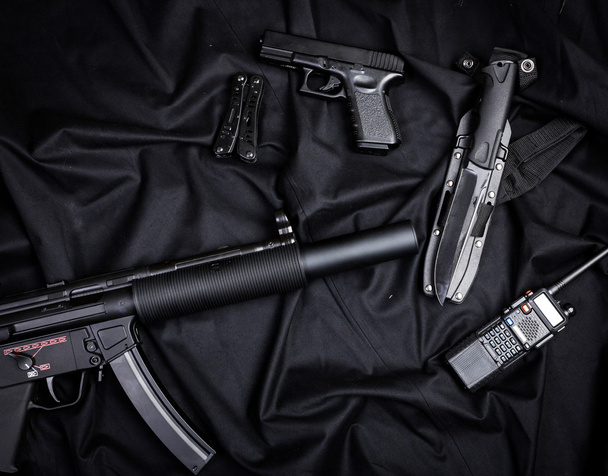 set of guns on black cloth - Fotoğraf, Görsel