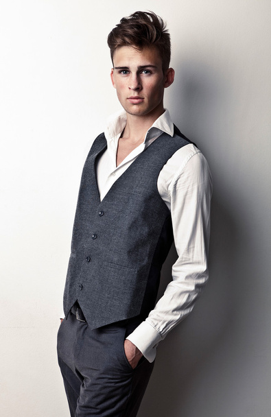 Elegant young handsome man. Studio fashion portrait. - Foto, imagen
