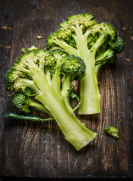 Cut in half broccoli  - Foto, Bild
