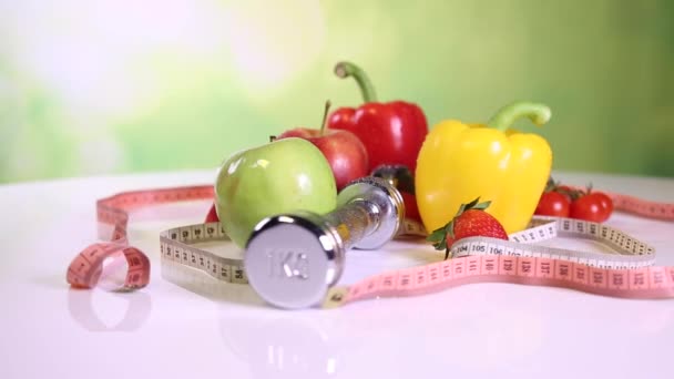 Fitnesz és az egészséges táplálkozás koncepció - Felvétel, videó
