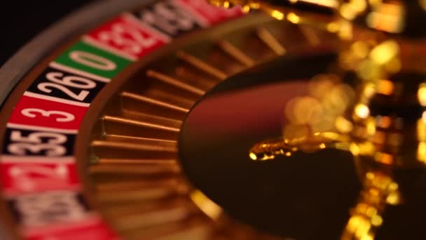 Ρουλέτα τροχό τρέχει σε ένα καζίνο  - Πλάνα, βίντεο