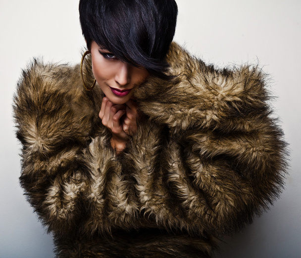 Elegant fashionable woman in fur. Fashion photo. - Fotoğraf, Görsel