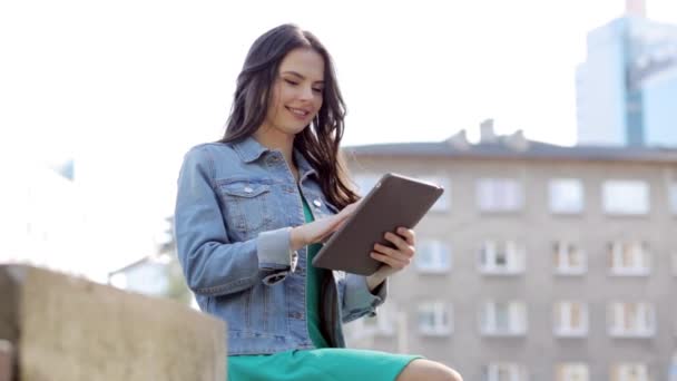 happy young woman or teenage girl with tablet pc - Filmati, video
