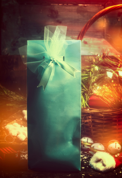 Mavi kutu içinde şenlikli hediye - Fotoğraf, Görsel
