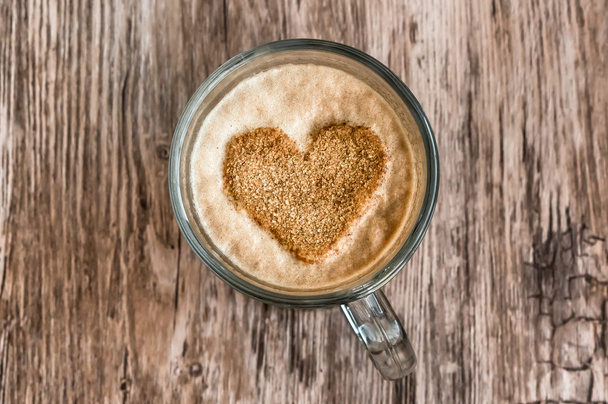 Filiżanka kawy z symbolem kształt serca - Zdjęcie, obraz