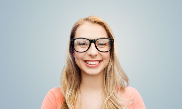 happy young woman or teenage girl in eyeglasses - Fotografie, Obrázek
