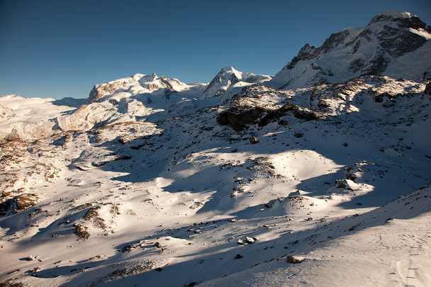 Vistas panorámicas alrededor de Zermatt y Matterhorn, Suiza
 - Foto, Imagen