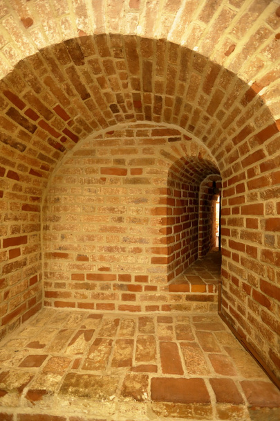 Каменная арка как элемент интерьера
 - Фото, изображение
