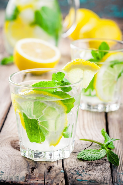 summer iced drink with lemon and mint - Фото, изображение