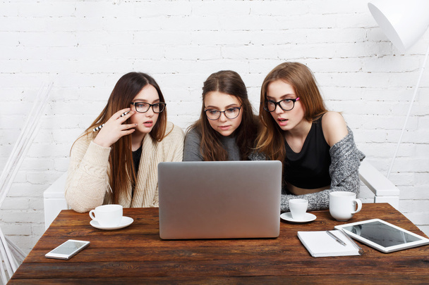 Three young women friends with laptop. - Photo, Image