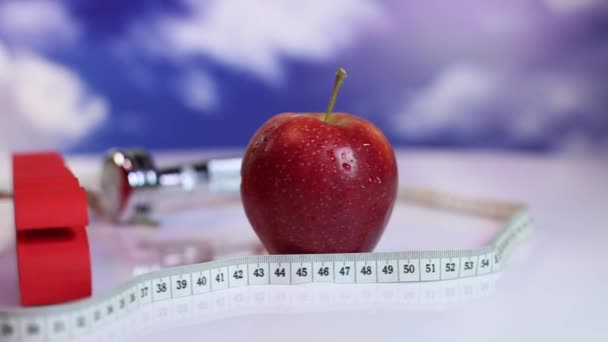 Ruban à mesurer autour de la pomme avec haltère
  - Séquence, vidéo