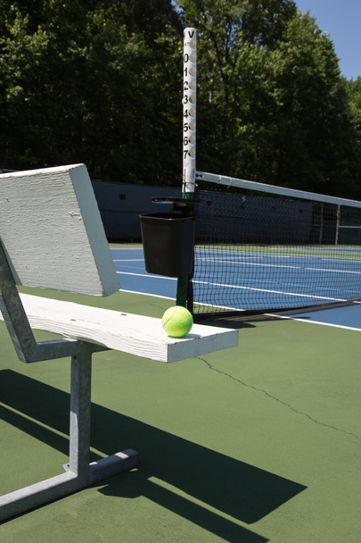 Μπάλα του τένις δικαστήριο - Φωτογραφία, εικόνα
