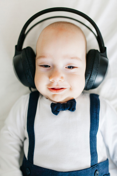 Baby with headphones - Foto, Imagen