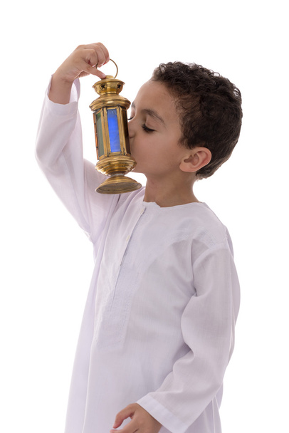 Malý chlapec líbat Ramadán Lucerna - Fotografie, Obrázek
