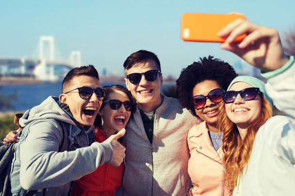 happy friends taking selfie with smartphone - Zdjęcie, obraz