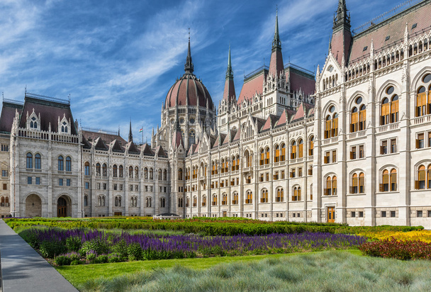 O Parlamento húngaro
 - Foto, Imagem