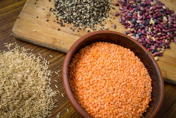 Чечевица, красная фасоль и коричневый рис
 - Фото, изображение