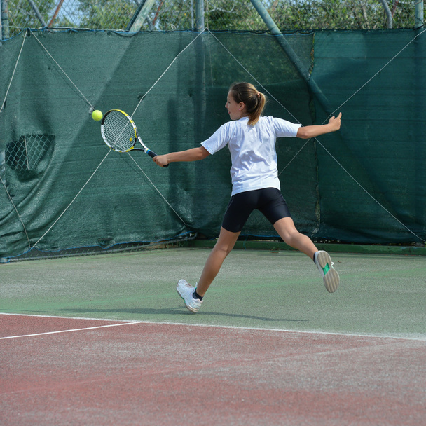 Athlete girl with racket on tennis court - Foto, Bild