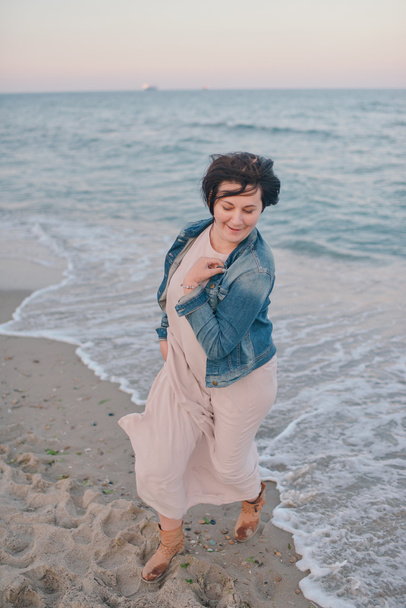 girl in the denim jacket by the sea - Foto, immagini