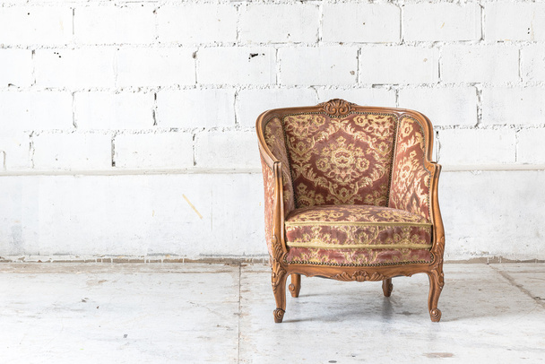 классический стиль кресла в винтажной комнате
  - Фото, изображение