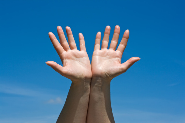 Руки на голубое небо
 - Фото, изображение