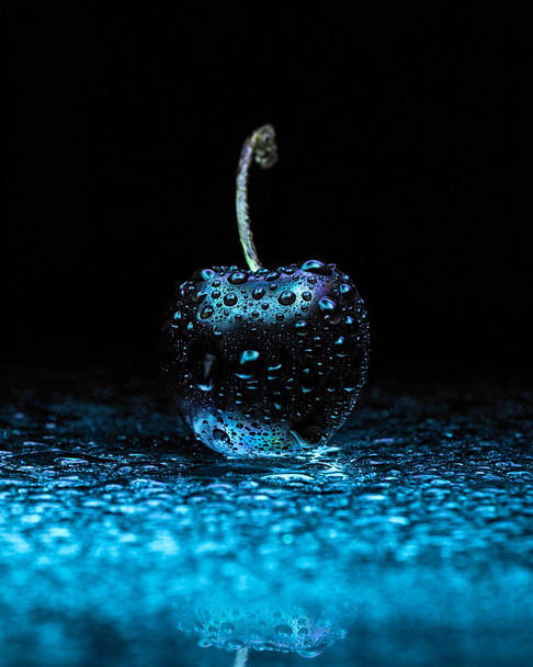 wet blue cherry - Foto, imagen