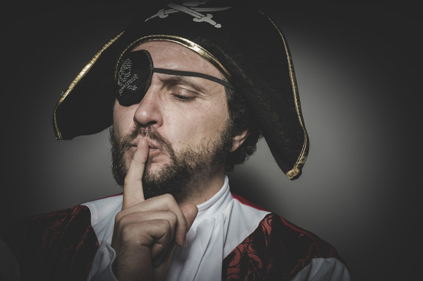 pirate with finger on lips - Valokuva, kuva