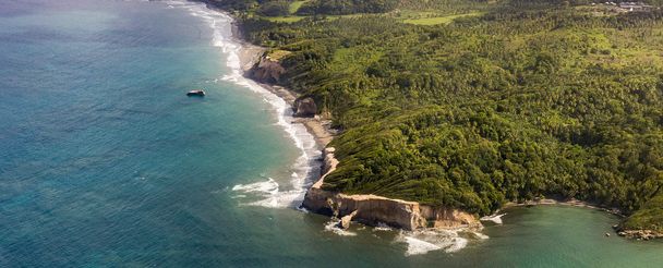 viidakon, rannikon ja valtameren antenni Dominicassa
 - Valokuva, kuva