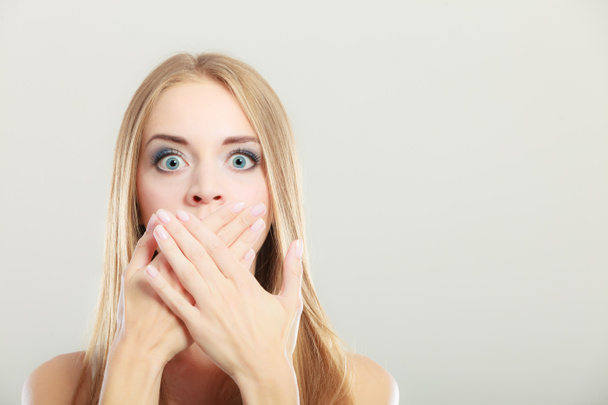 Amazed woman covering her mouth with hands - Foto, immagini