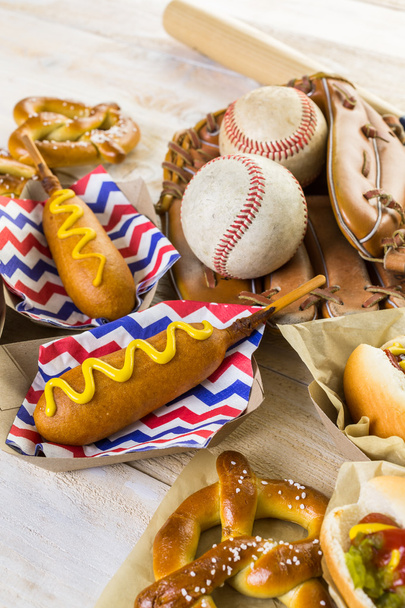 Baseball fél az élelmiszer - Fotó, kép