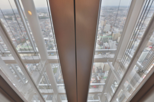a modern épületben futurisztikus lift - Fotó, kép