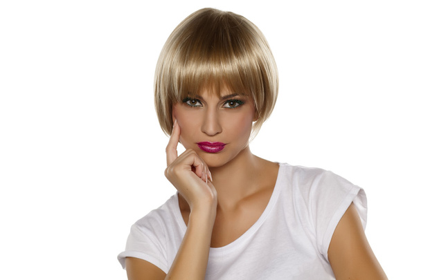 woman with a blonde wig - Foto, afbeelding