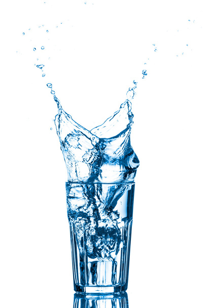 Glass of water with ice cubes - Valokuva, kuva