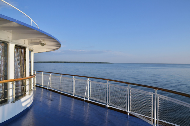 Kerítés egy fedélzet-River cruise hajó a Volga folyó - Fotó, kép