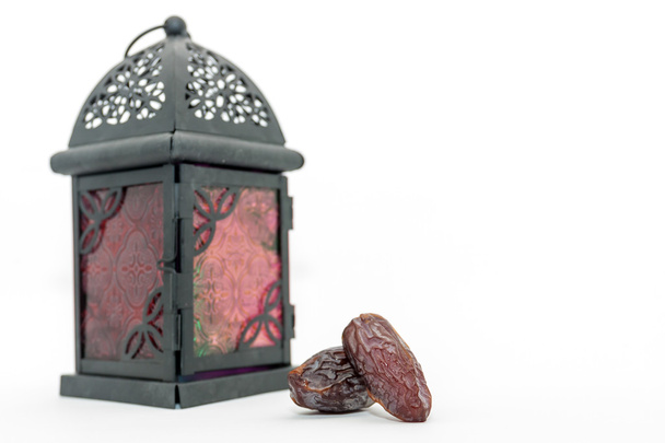 Date fruits et lanterne arabe
. - Photo, image