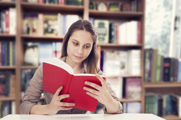 Young woman reading book - Фото, изображение