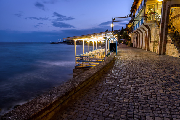 Restoranlar, gece ile kıyı sokak - Fotoğraf, Görsel